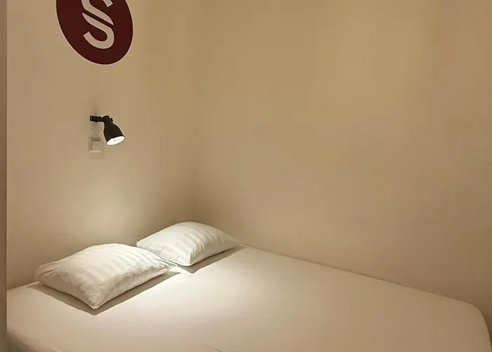 Central Studios * 헤이그